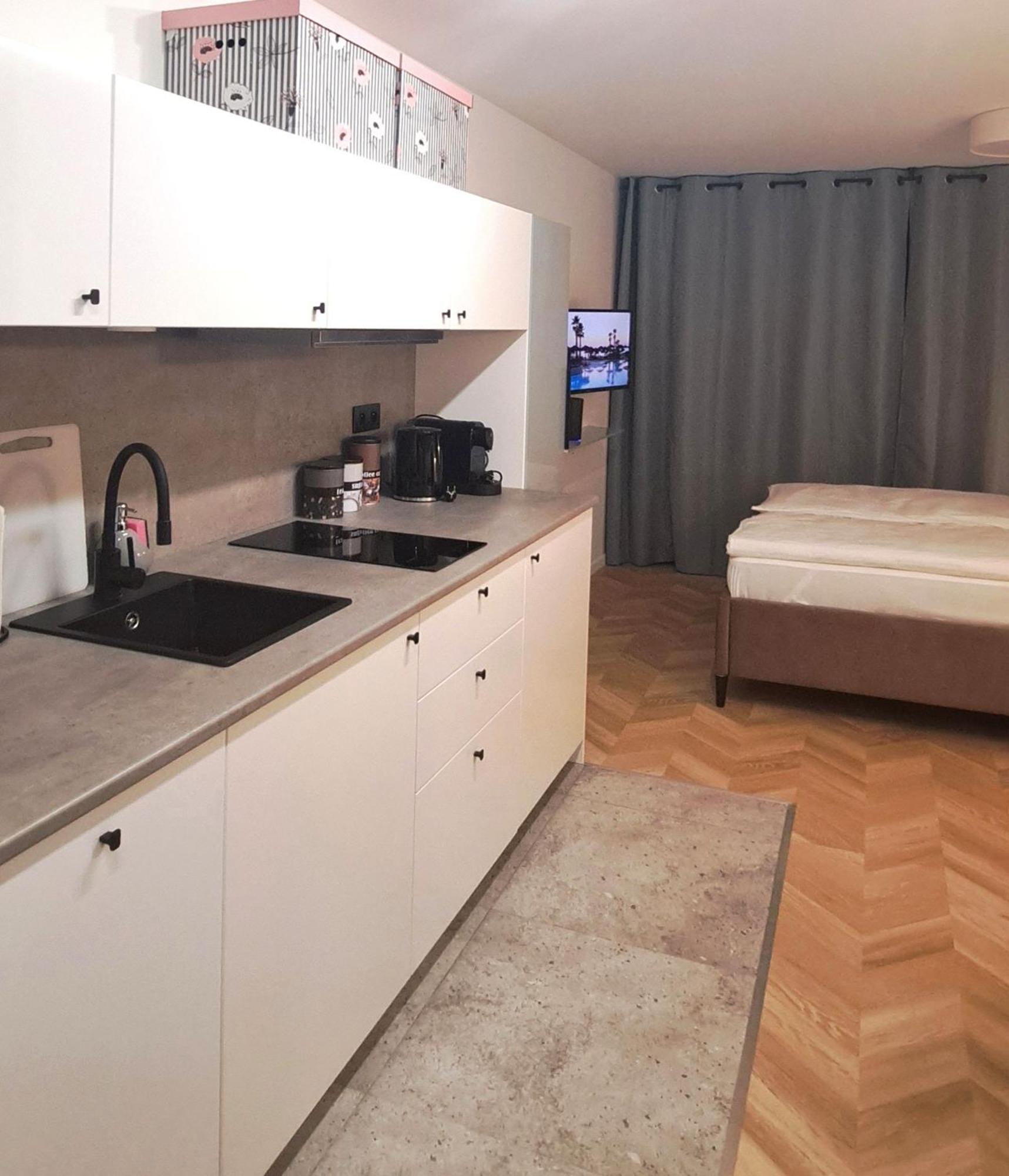 Falcon Apartment Center 4 Metro Swietokrzyska Varsovia Exterior foto